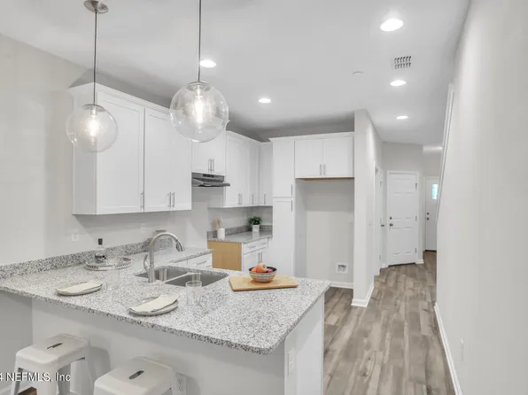 844 5TH Avenue S, Jacksonville Beach, FL 32250