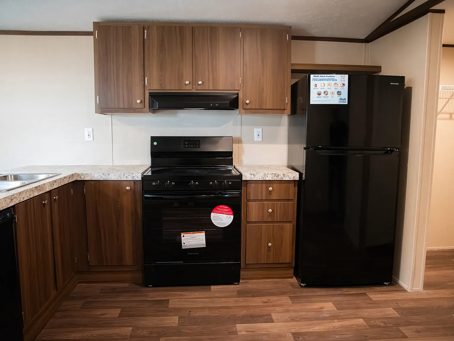 3 bed, 1000 sqft, $1,100 — Photo 3