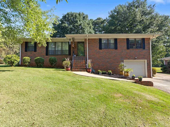 2101 Longview Dr, Bessemer, AL 35023