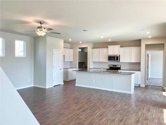 3rd image of 3017 Settlement Dr #32