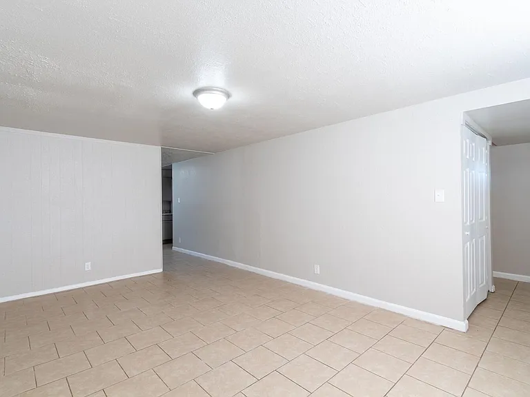 4114 W 33rd St — Photo 3