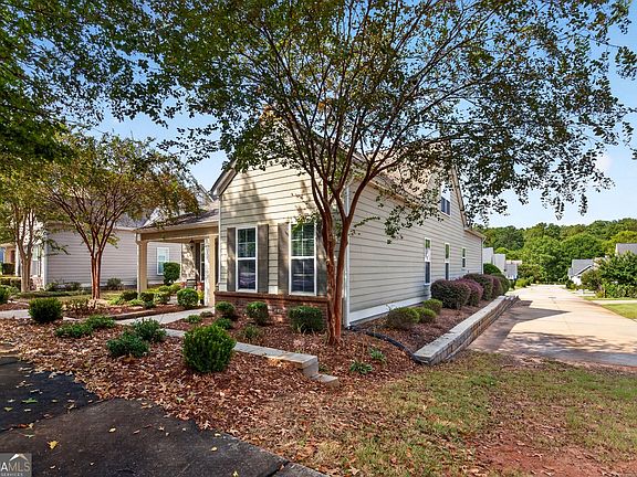 3rd image of 175 Colonial Ct
