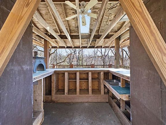 5th image of 9246 Albany Rd