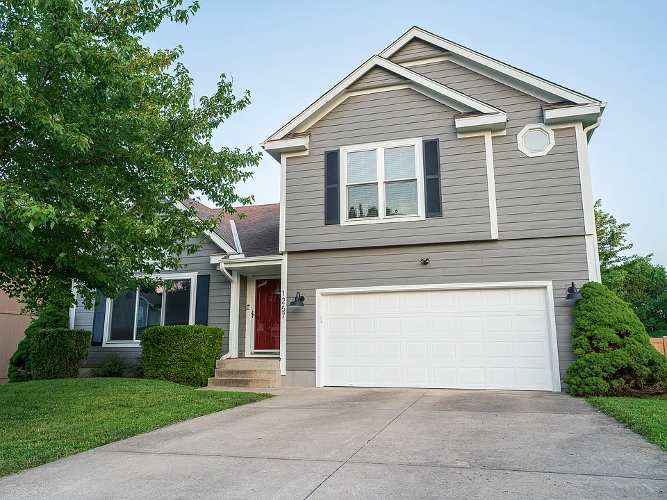 1257 SE Princeton Dr