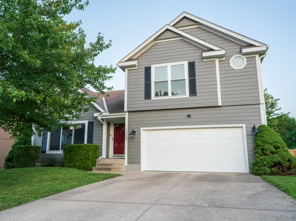 1257 SE Princeton Dr, Lees Summit, MO 64081