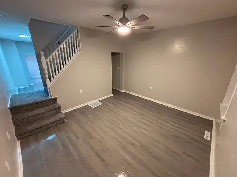 300-302 N Bromley Ave #304 — Photo 3