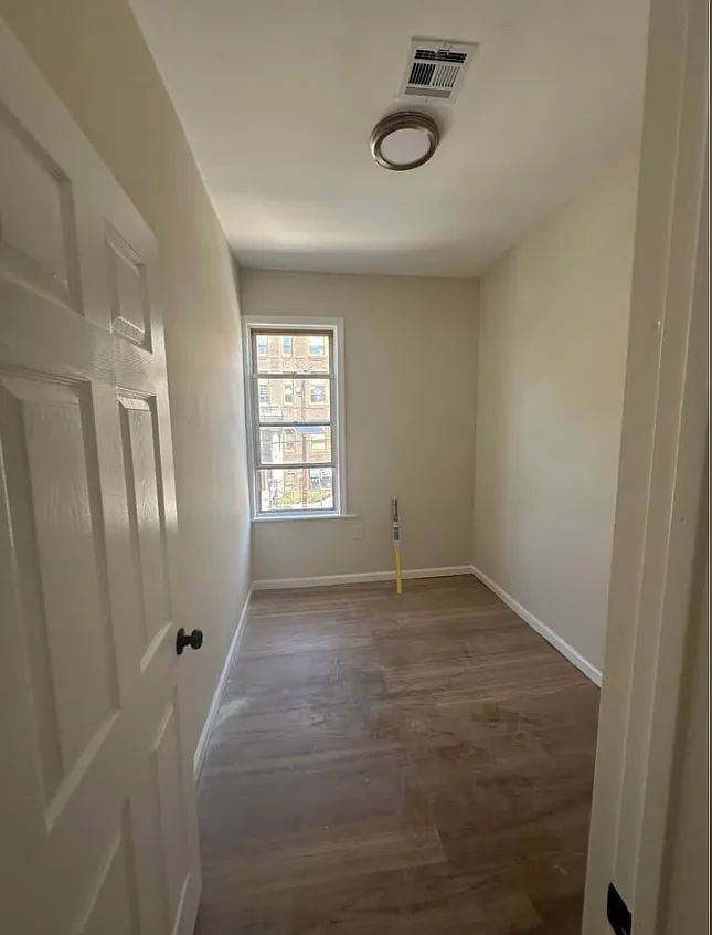Building Photo - 139 W 52nd St #2