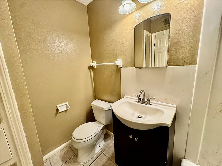 2201 N Grand Blvd #11 — Photo 14