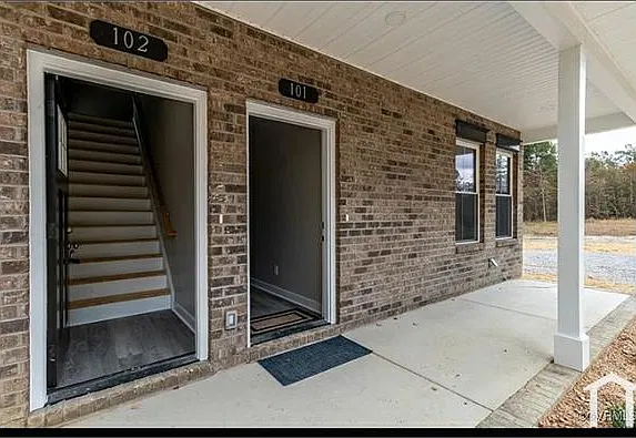 3 bed, 1200 sqft, $2,000 — Photo 2