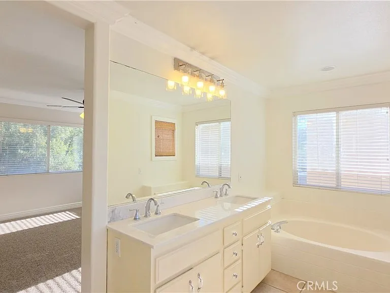 324 Lydia Ln — Photo 12