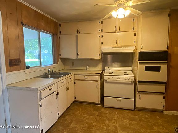 5th image of 506 Laurel St
