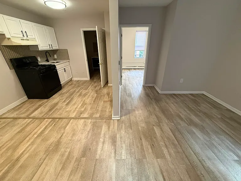 22 Emory St #14E — Photo 2