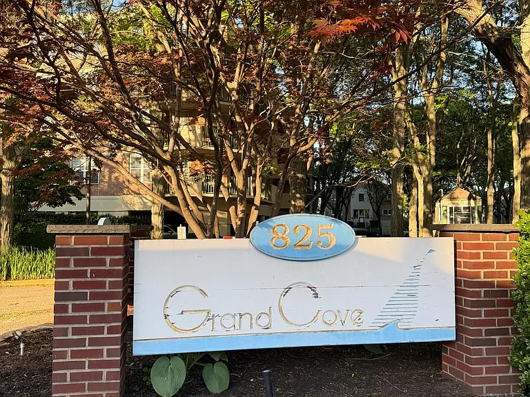 200 Grand Cove Way #2D — Photo 2