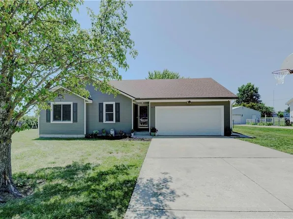 415 10th St, Garden City, MO 64747
