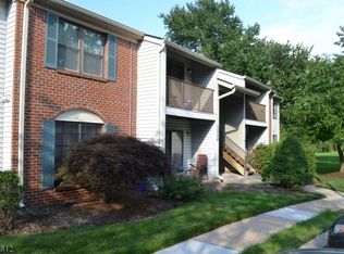 4 Taylor Dr, Franklin Park, NJ 08823