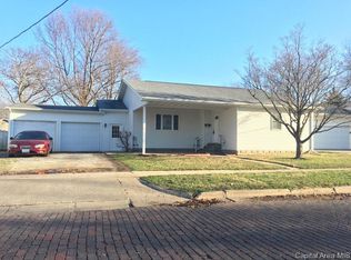 821 W Vandeveer St, Taylorville, IL 62568