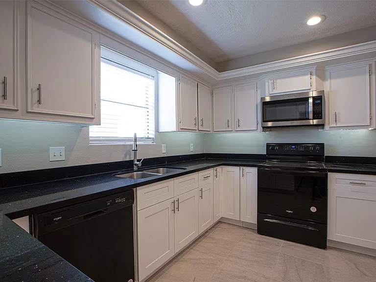 16042 Bear Hill Dr — Photo 16