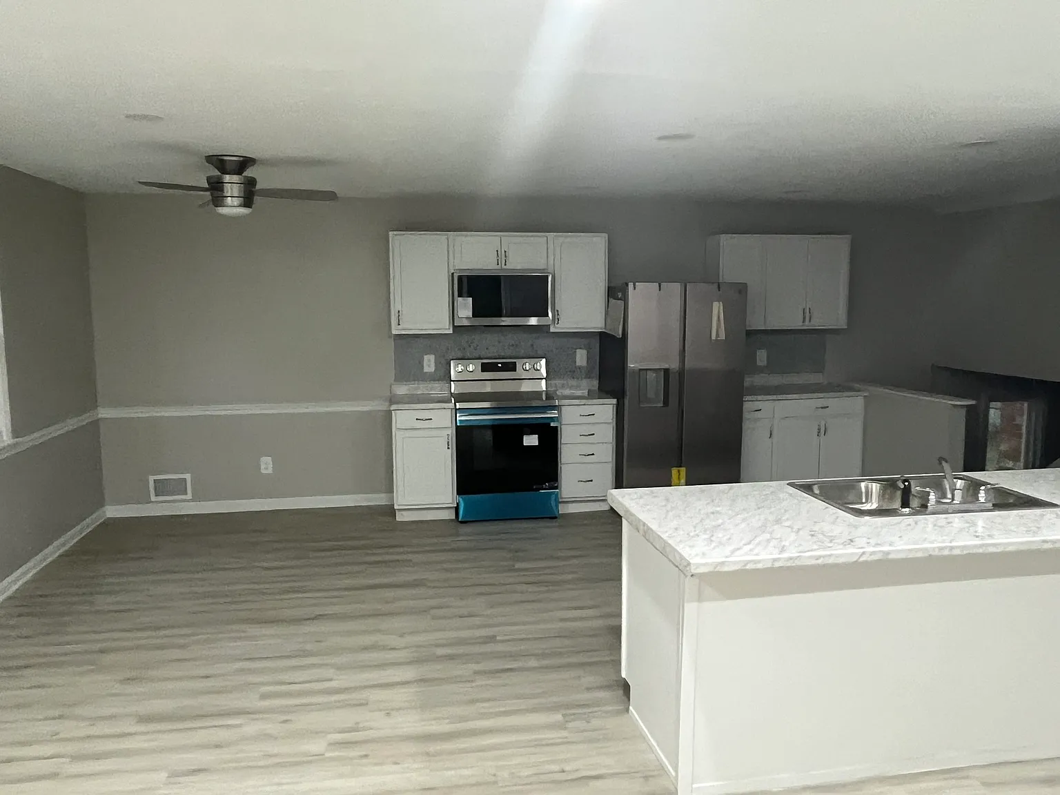 4 bed, 2.5 bath, 2017 sqft, $1,800 — Photo 3
