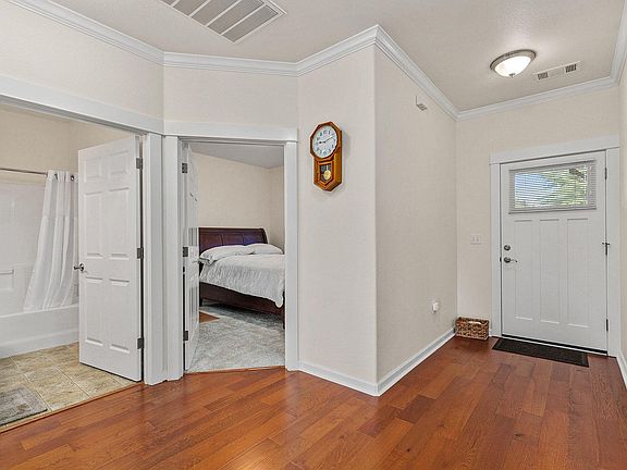 4th image of 725 SW Kinsington Ct
