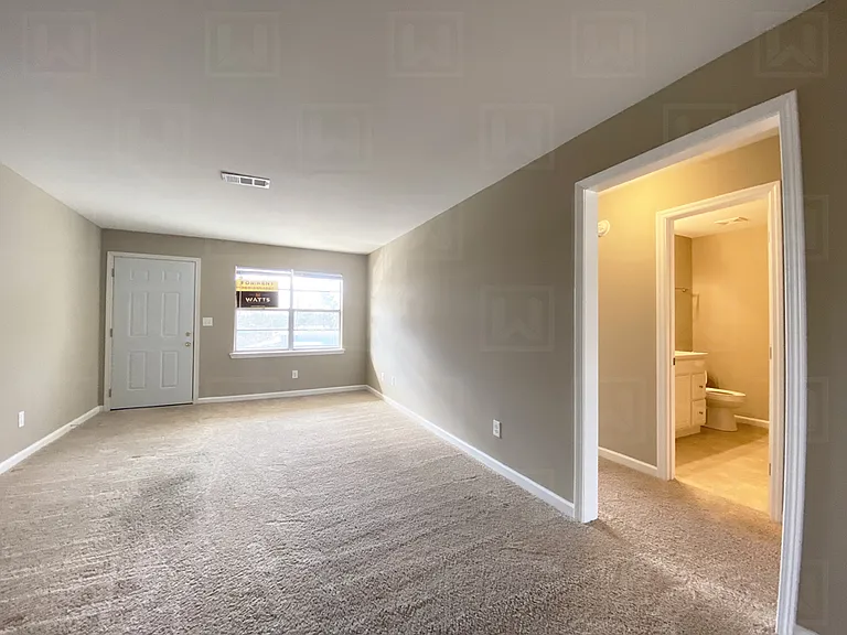 650-688 S Parkell Ave — Photo 5