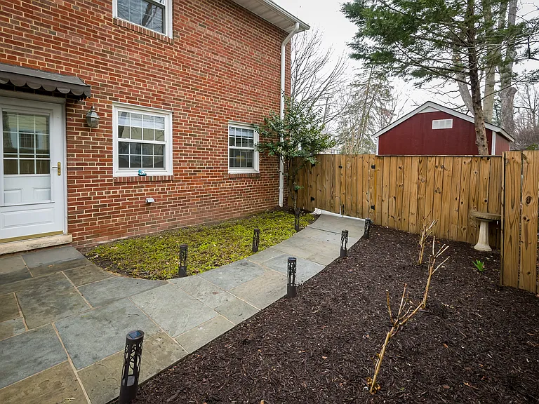 407 Russell Rd — Photo 59