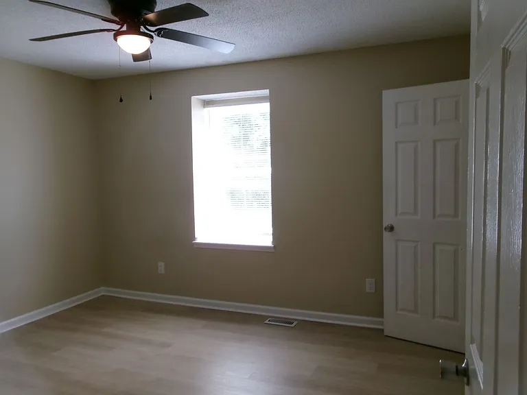 4346 Oak St #F — Photo 13