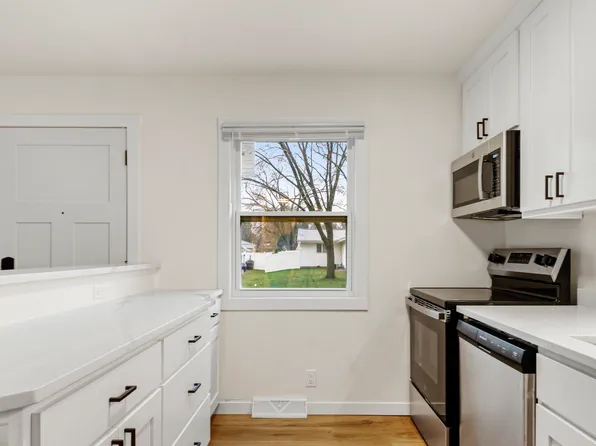 313 N Pleasant St #4, Cambridge, WI 53523