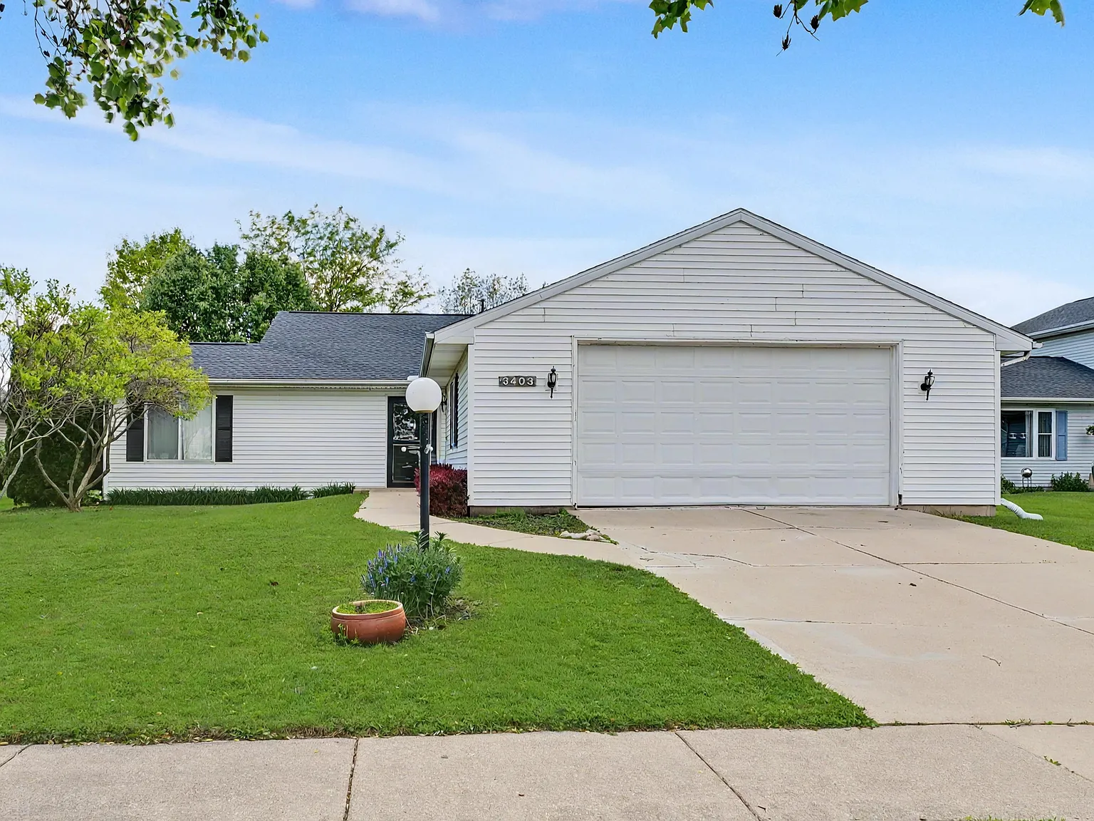 3 bed, 1650 sqft, $2,240 — Photo 1