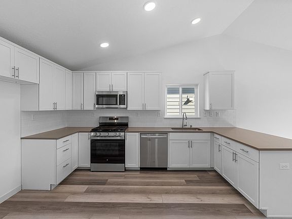 2nd image of 8719 N Hazelnut St #2/1
