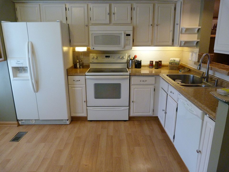 1st image of 800 Dora Pl