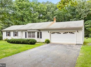 201 W Millstream Rd, Cream Ridge, NJ 08514