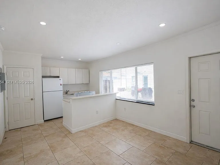 572 NE 67th St #5 — Photo 4