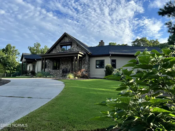 200 Saddle Ridge, West End, NC 27376