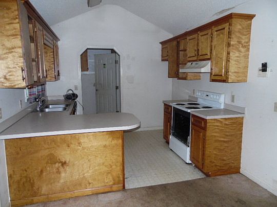 4th image of 80 Annie Ct