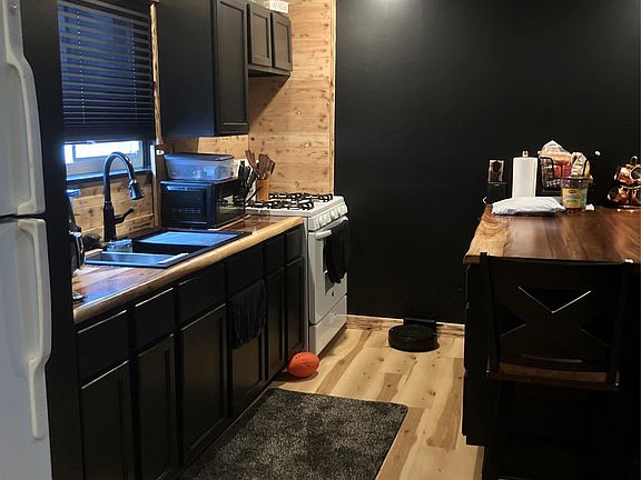 4th image of 20850 Hunt Dr