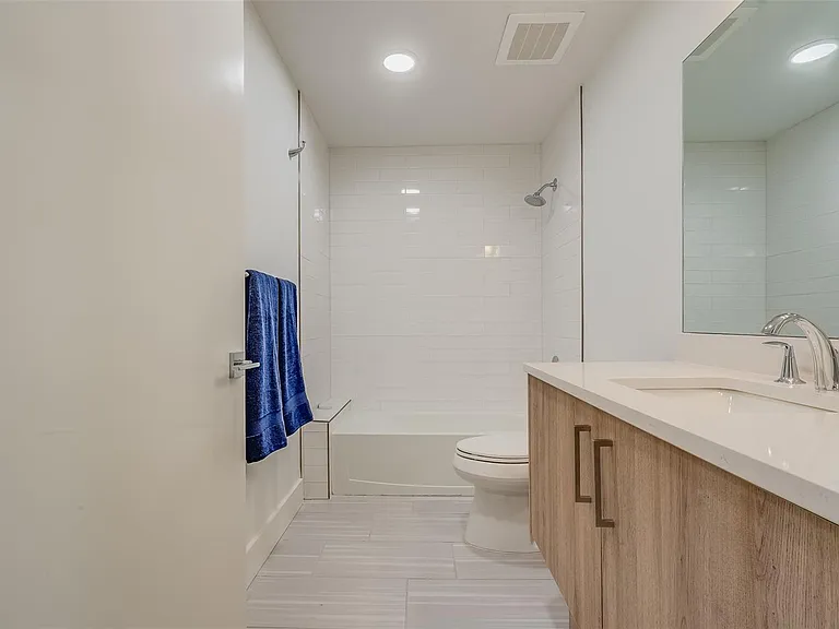 415 Island Way #311 — Photo 21