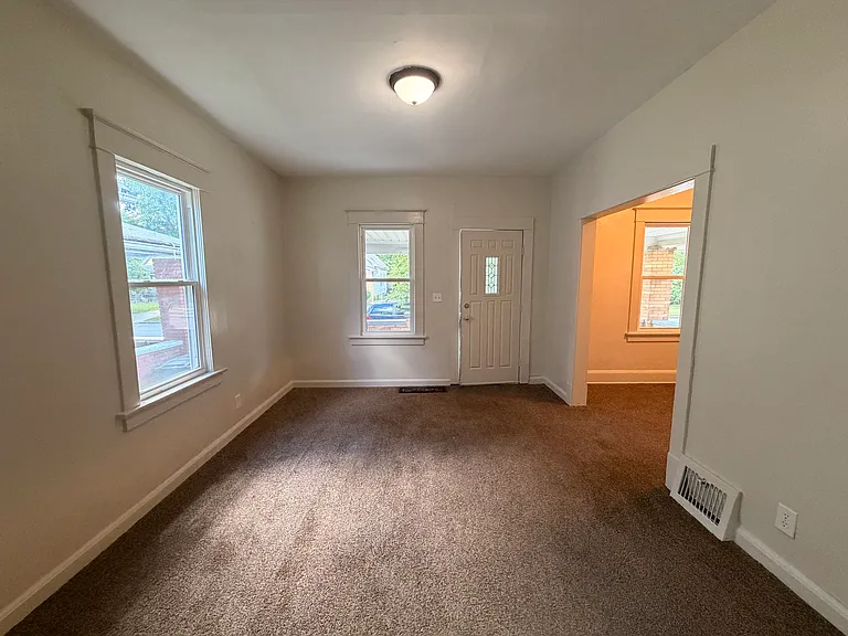 19 E Oakland St — Photo 5