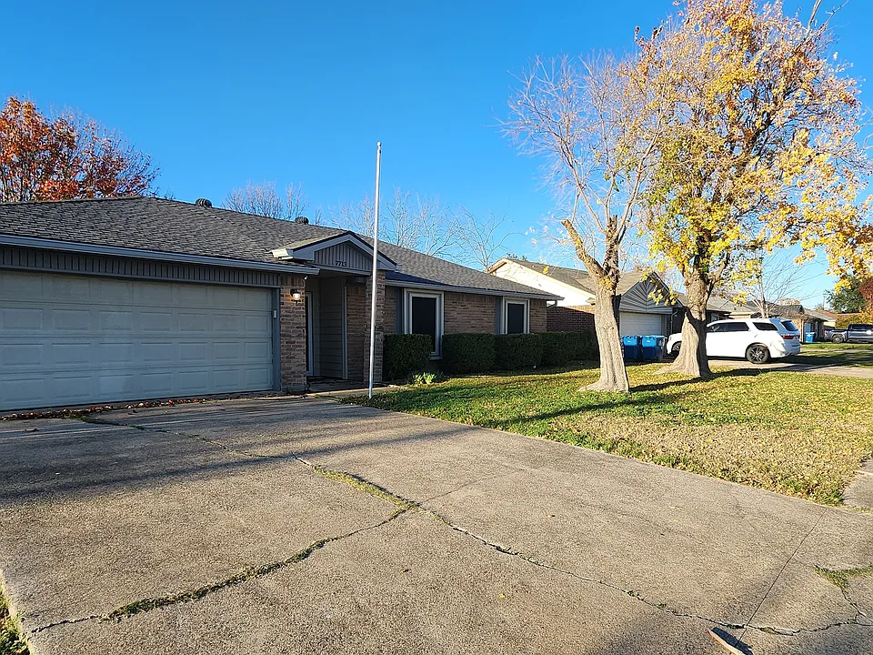 7713 Creek Wood Dr