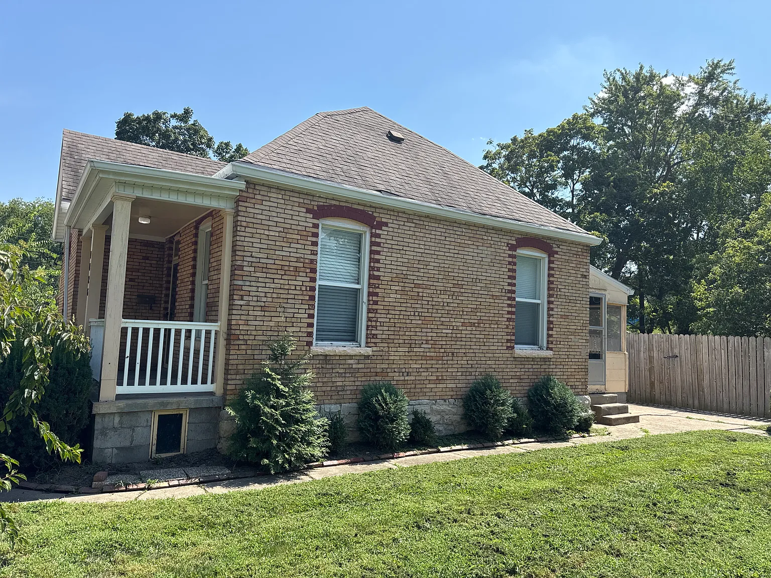 1426 E Miller St — Photo 2