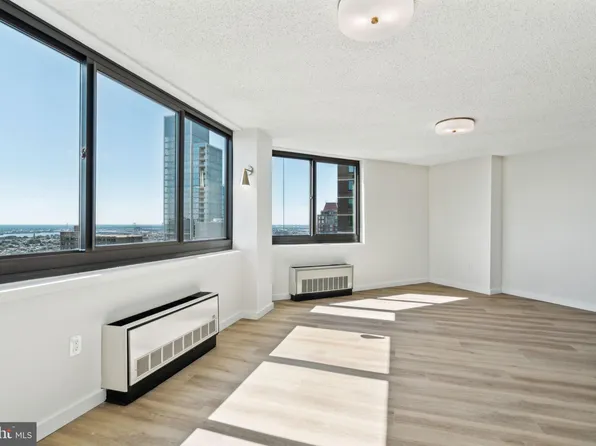 1420 Locust St APT 33A, Philadelphia, PA 19102