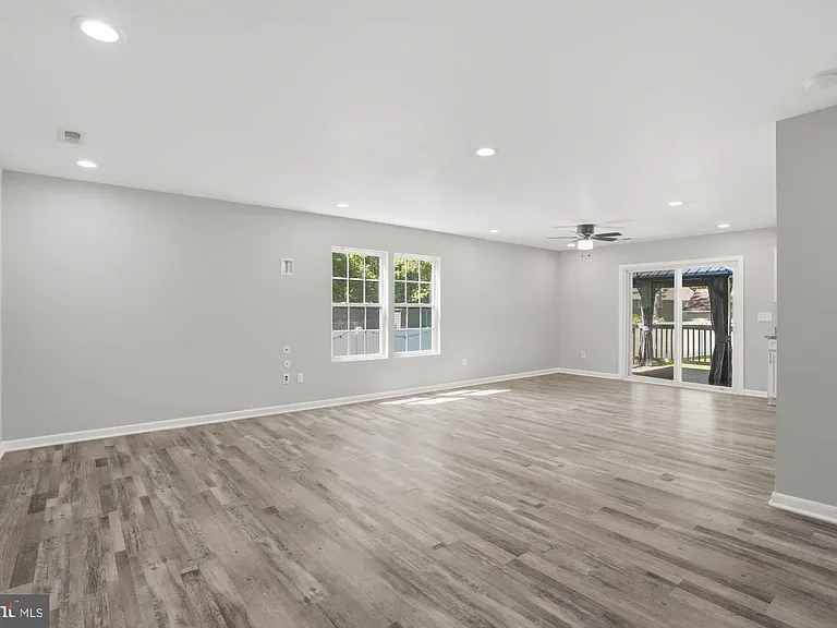 283 Shorewood Dr — Photo 6