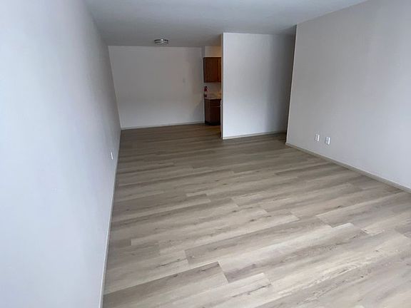 5th image of 1680 Shawano Ave #4