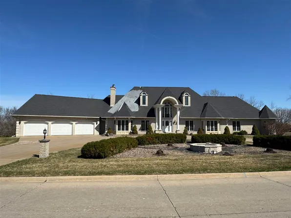 24 Kennedy Pkwy, Iowa City, IA 52246