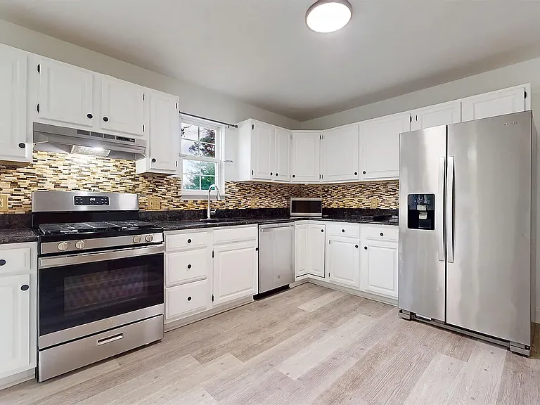 450 Redwood Ave — Photo 34