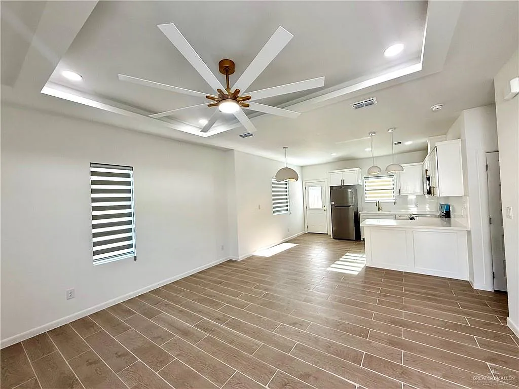 2 bed, 2.0 bath, 1150 sqft, $1,300 — Photo 2