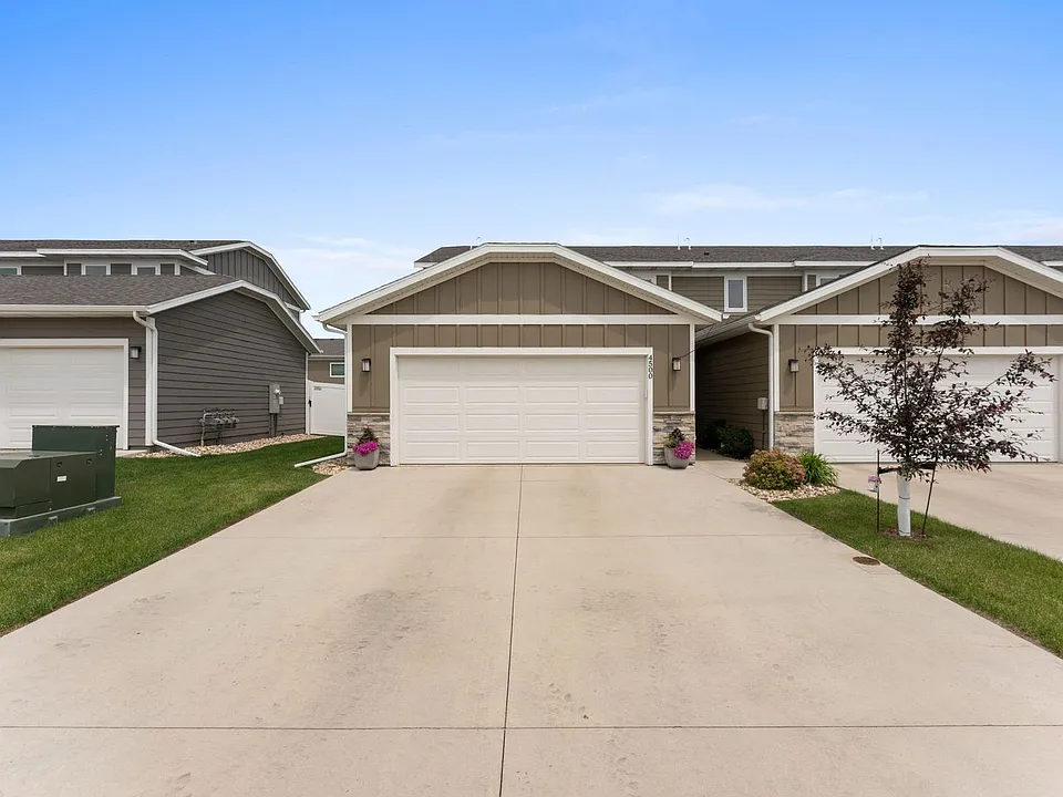 4500 E Whisper Ridge Pl