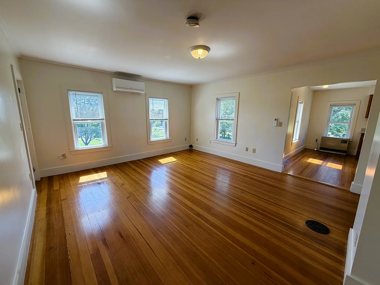 2 bed, 1100 sqft, $2,000 — Photo 4