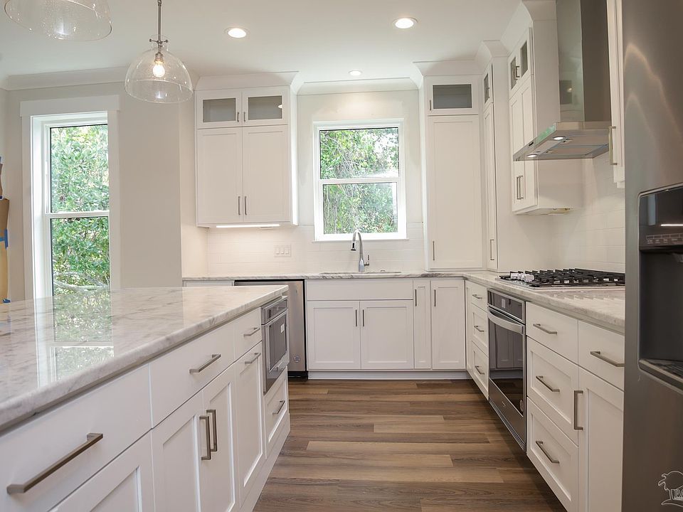 1st image of 221 English Cove Ct