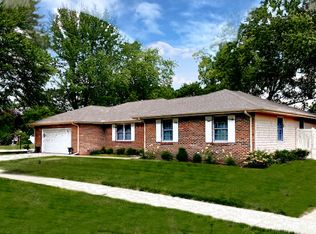 704 Wesley Ave, Savoy, IL 61874
