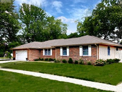704 Wesley Ave, Savoy, IL, 61874